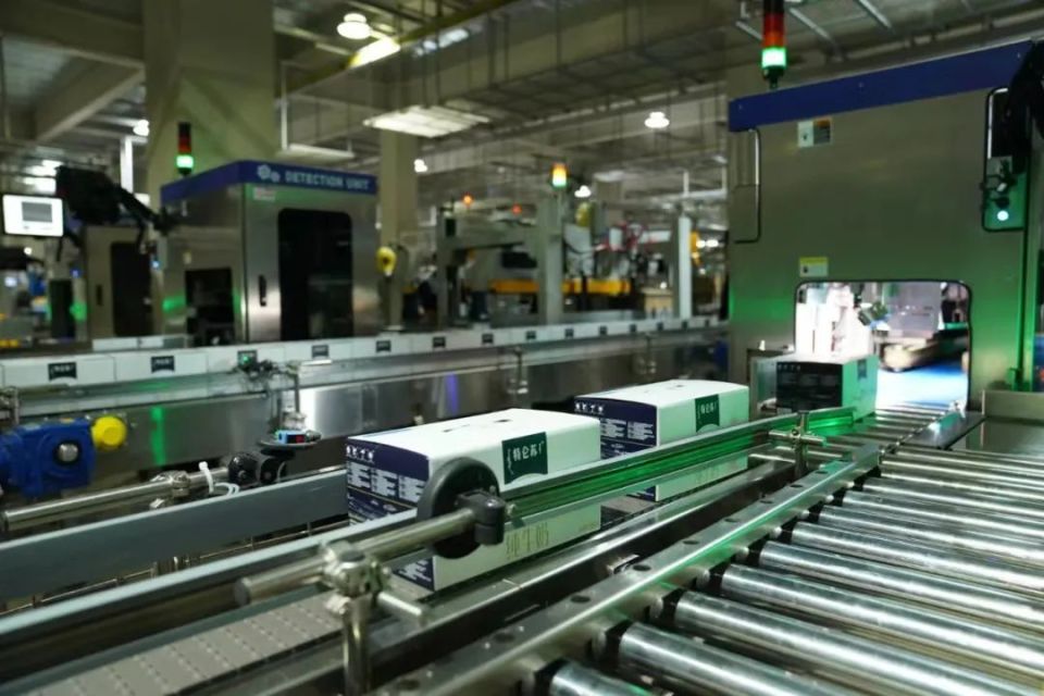 解碼蒙牛寧夏超級(jí)工廠 探尋“高科技、高效能、高質(zhì)量”背后的綠色新質(zhì)生產(chǎn)力